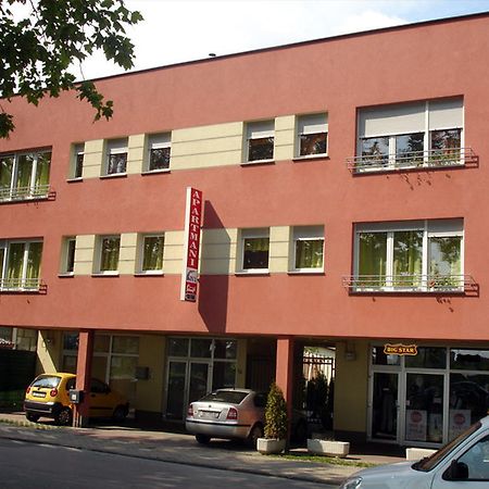 Guesthouse Sava สลาวอนสกีบรอด ภายนอก รูปภาพ