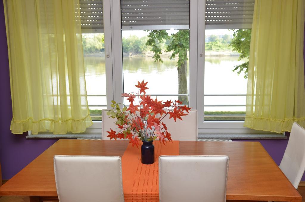 Guesthouse Sava สลาวอนสกีบรอด ภายนอก รูปภาพ