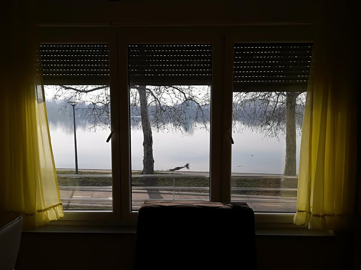Guesthouse Sava สลาวอนสกีบรอด ภายนอก รูปภาพ