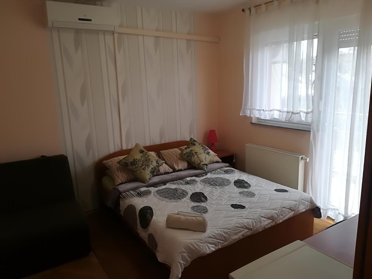 Guesthouse Sava สลาวอนสกีบรอด ภายนอก รูปภาพ