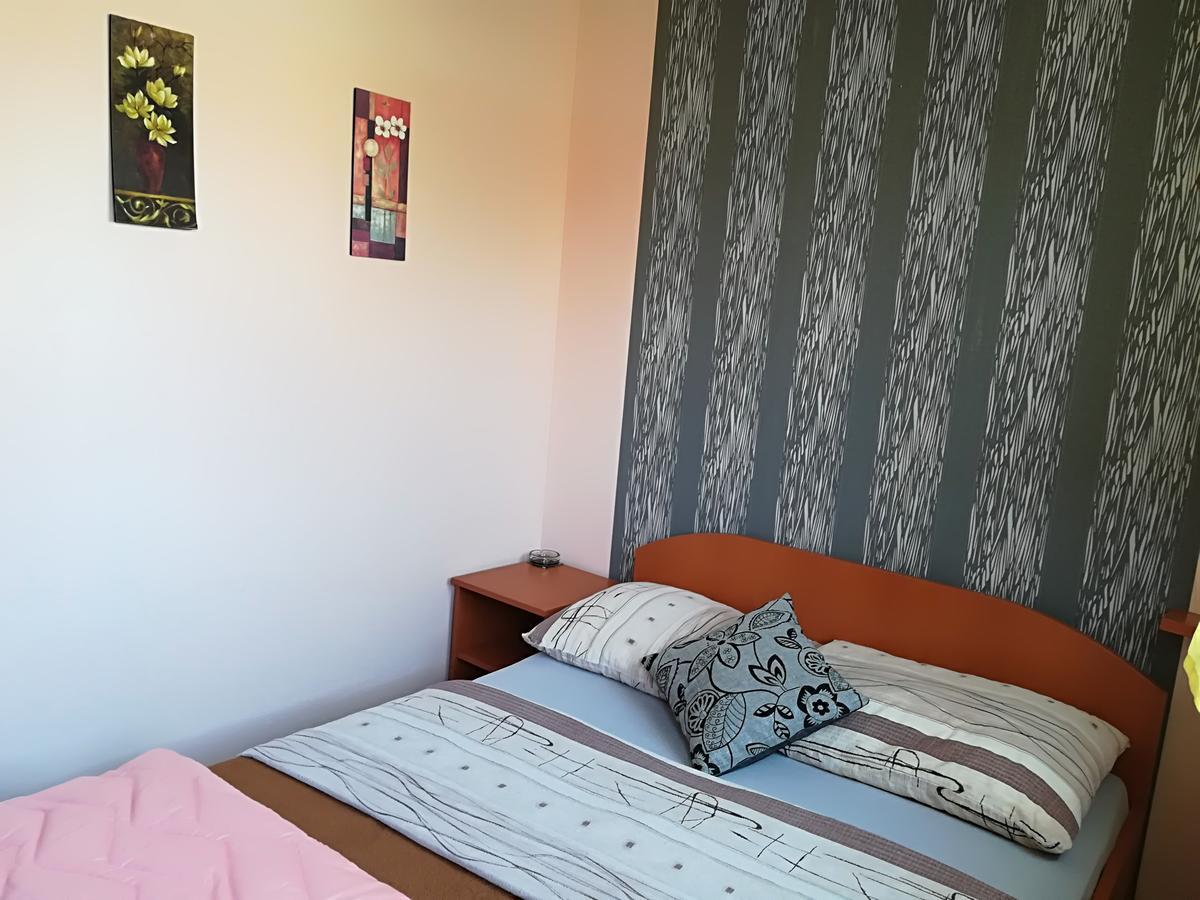 Guesthouse Sava สลาวอนสกีบรอด ภายนอก รูปภาพ