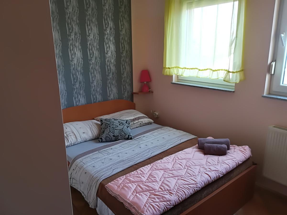 Guesthouse Sava สลาวอนสกีบรอด ภายนอก รูปภาพ