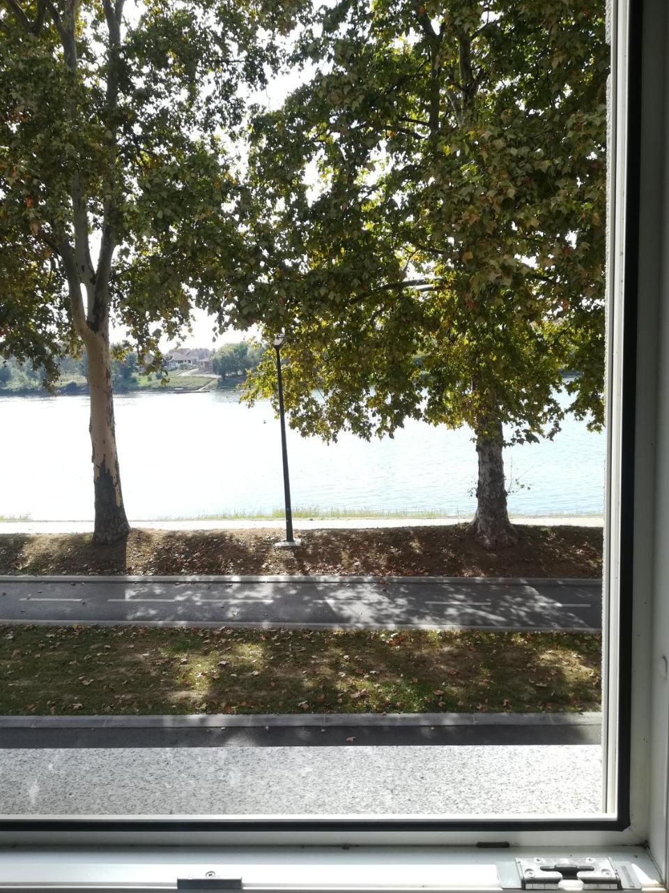 Guesthouse Sava สลาวอนสกีบรอด ภายนอก รูปภาพ