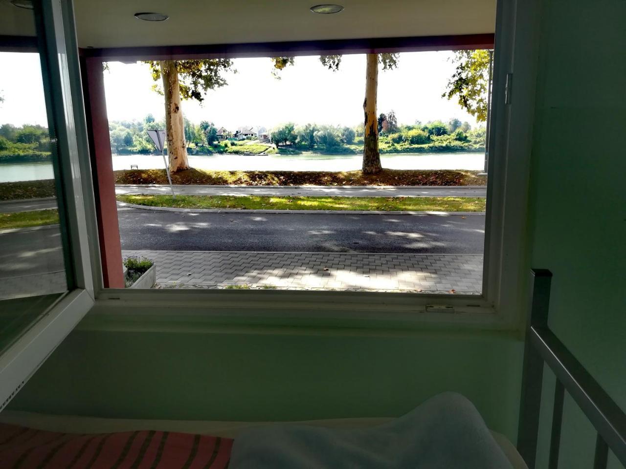 Guesthouse Sava สลาวอนสกีบรอด ภายนอก รูปภาพ