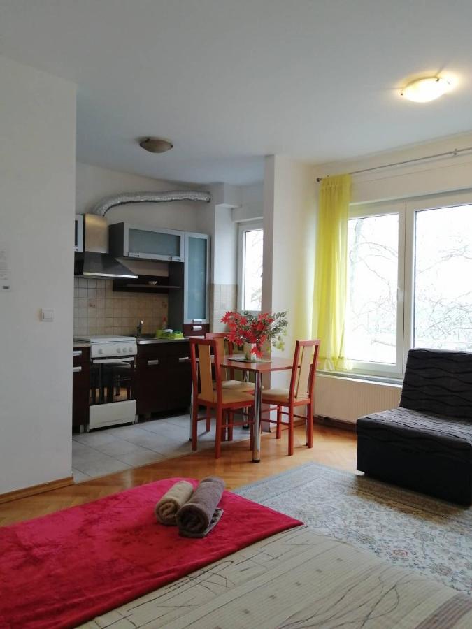 Guesthouse Sava สลาวอนสกีบรอด ภายนอก รูปภาพ