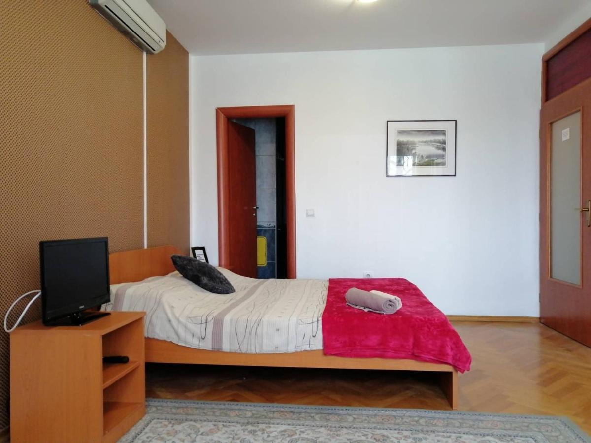 Guesthouse Sava สลาวอนสกีบรอด ภายนอก รูปภาพ